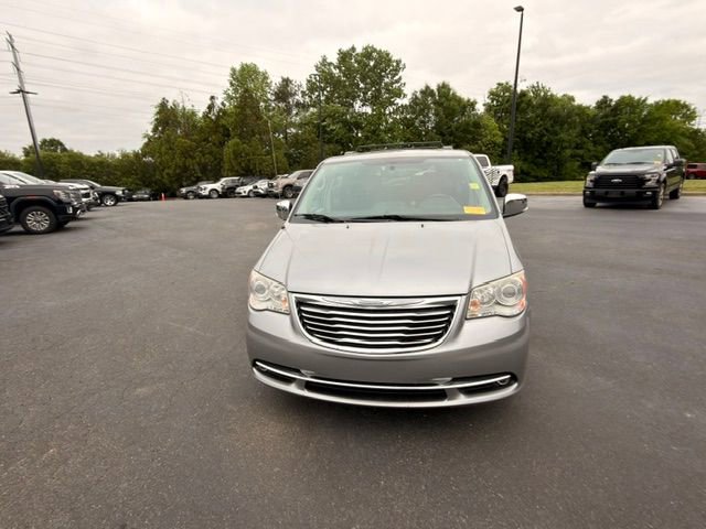 Used 2015 Chrysler Town & Country Limited Platinum FWD image 9