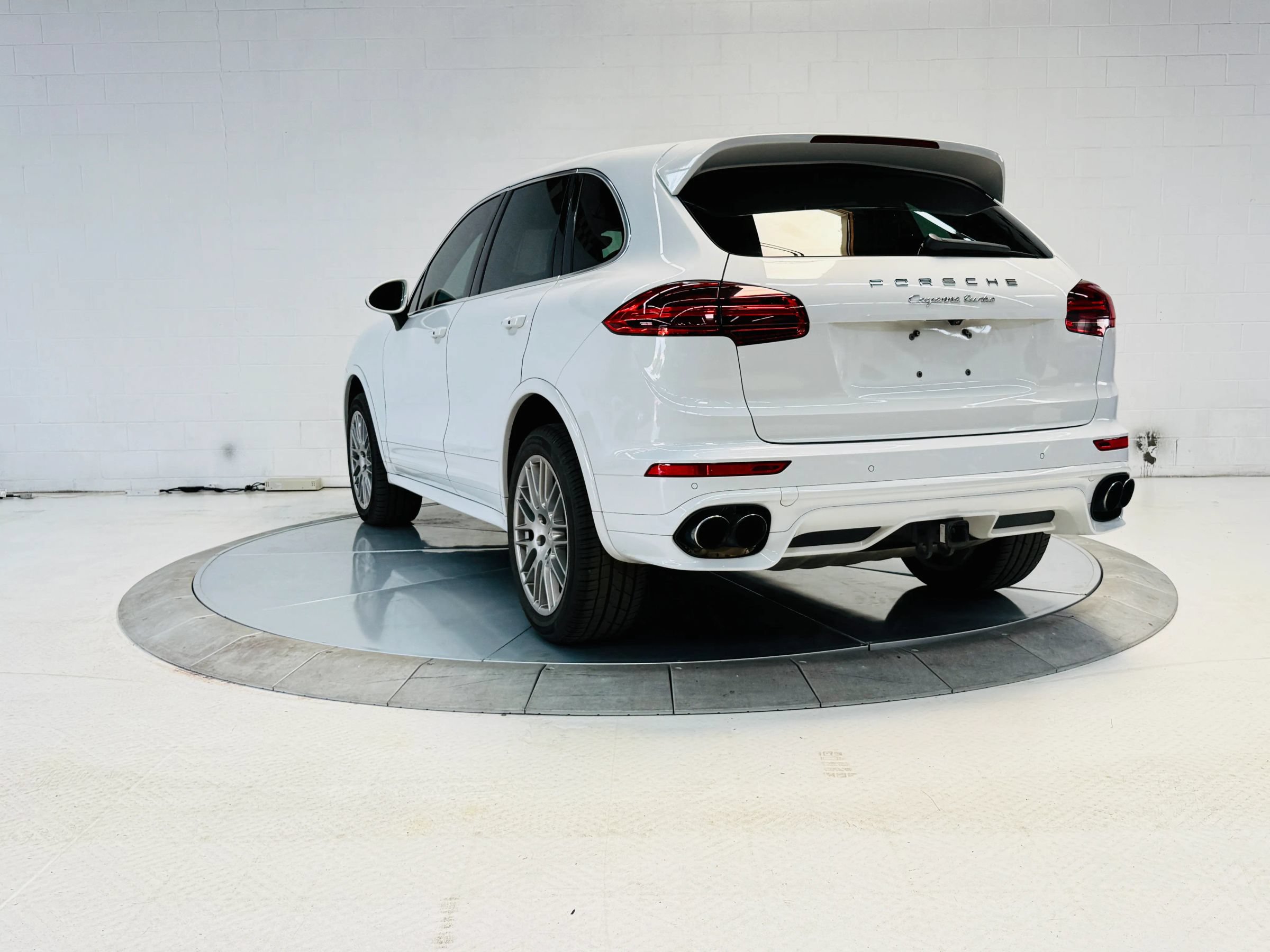 Used 2016 Porsche Cayenne AWD/4WD image 6