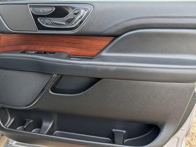 Used 2022 Lincoln Navigator Reserve image 38