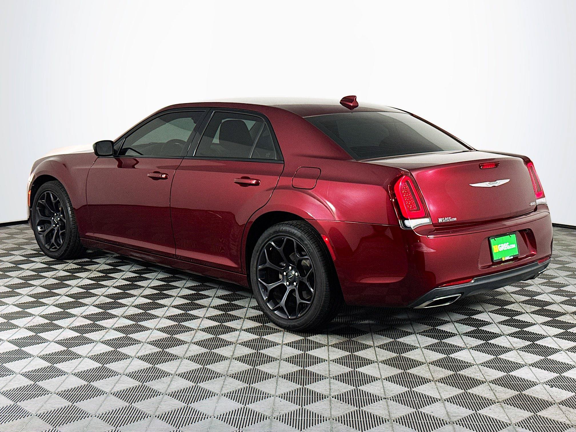 Used 2019 Chrysler 300 Touring w/ Sport Appearance Package RWD image 6