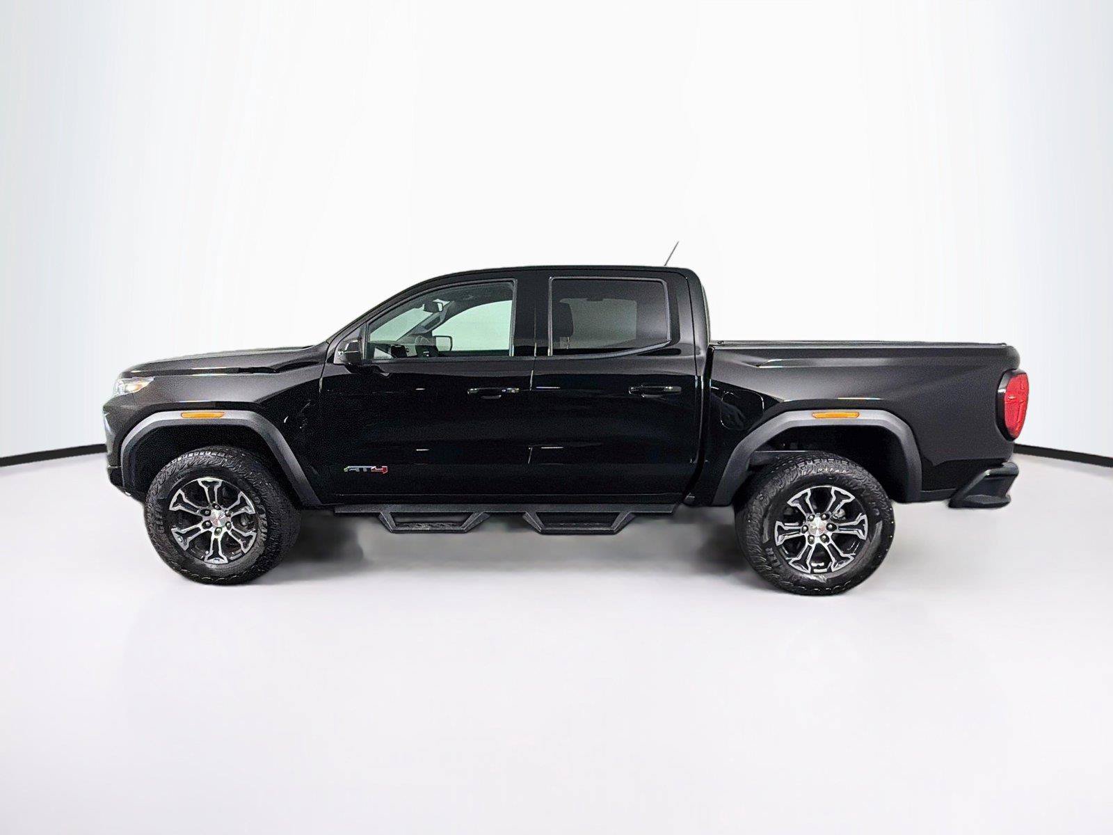 Used 2025 GMC Canyon AT4 w/ Technology Plus Package AWD/4WD image 8