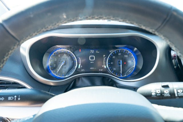 Used 2024 Chrysler Pacifica Touring-L FWD image 19