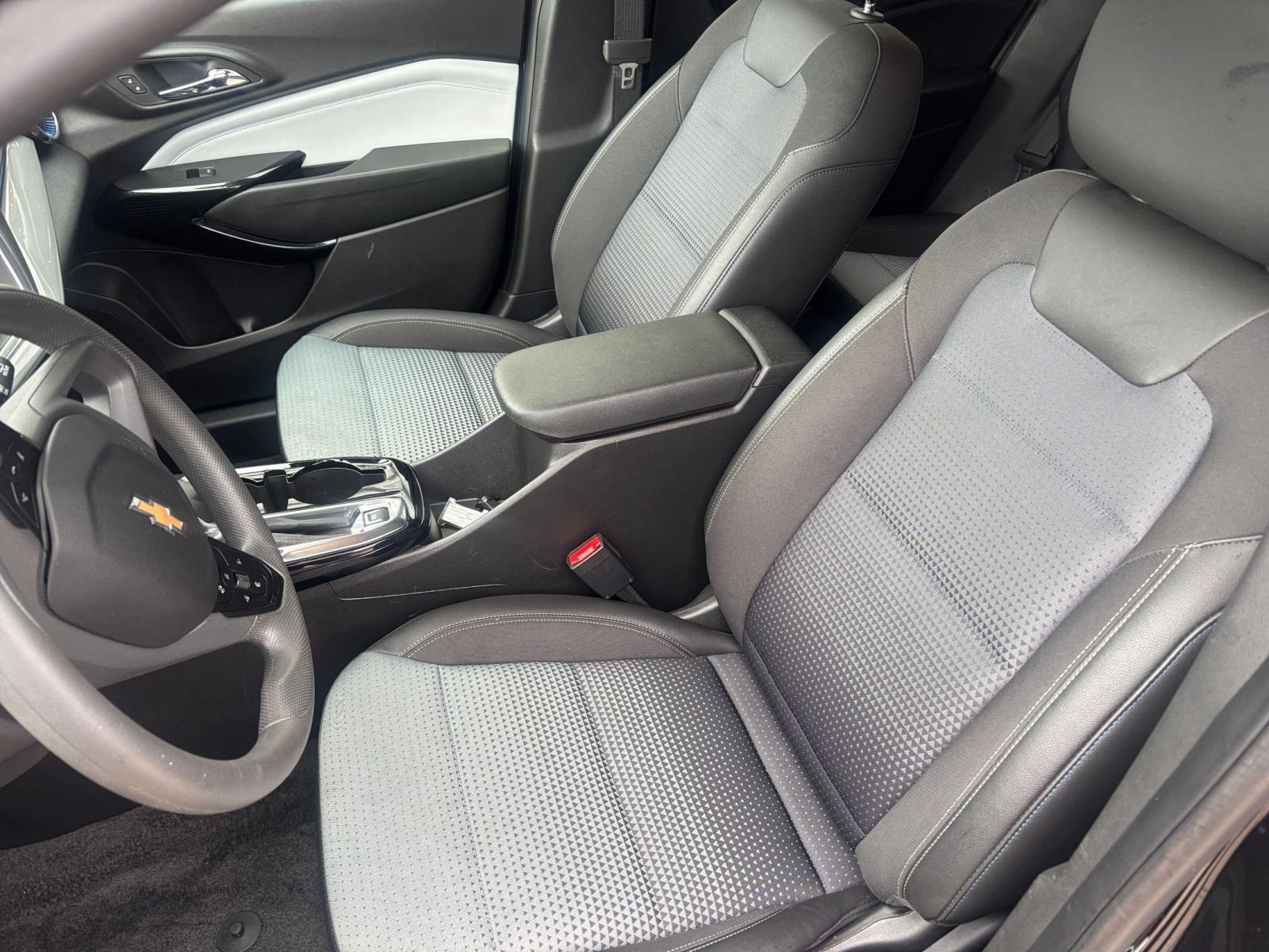 Used 2025 Chevrolet Trax LT FWD image 36