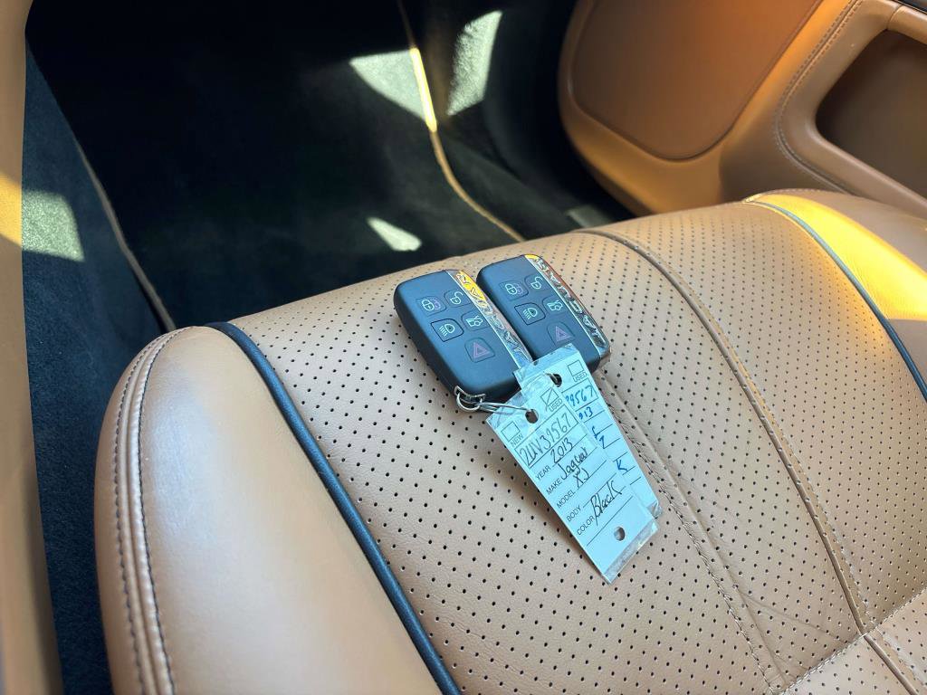 Used 2013 Jaguar XJ 4dr Sdn RWD RWD image 23