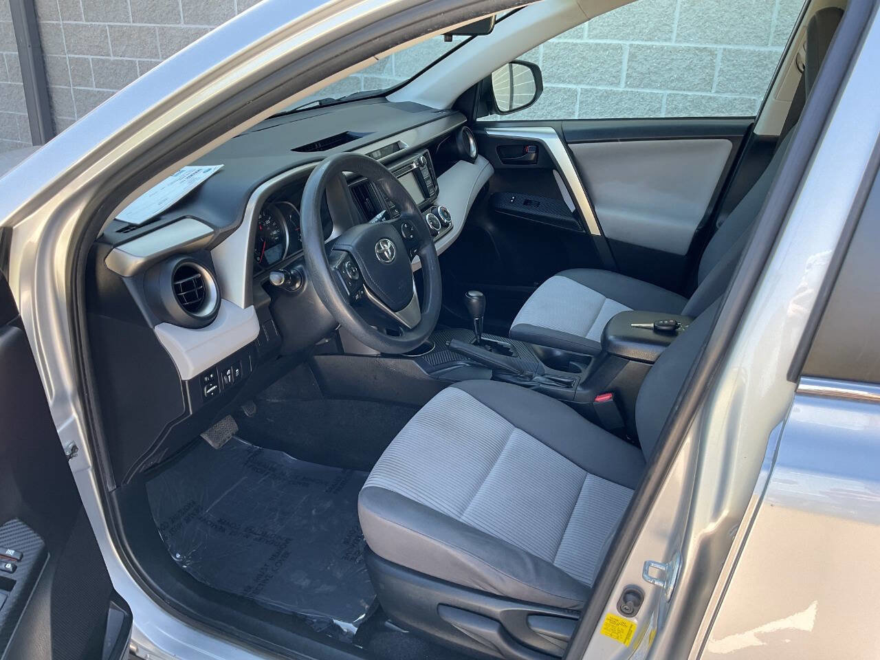 Used 2014 Toyota RAV4 LE FWD image 14