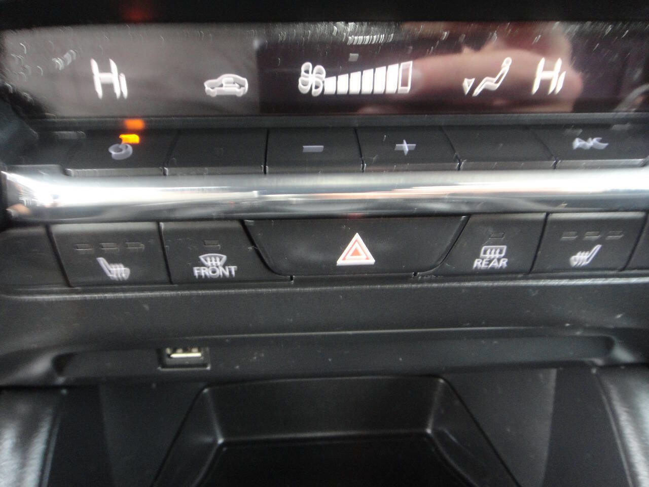 Used 2020 MAZDA MAZDA3 Hatchback w/ Preferred Package image 10