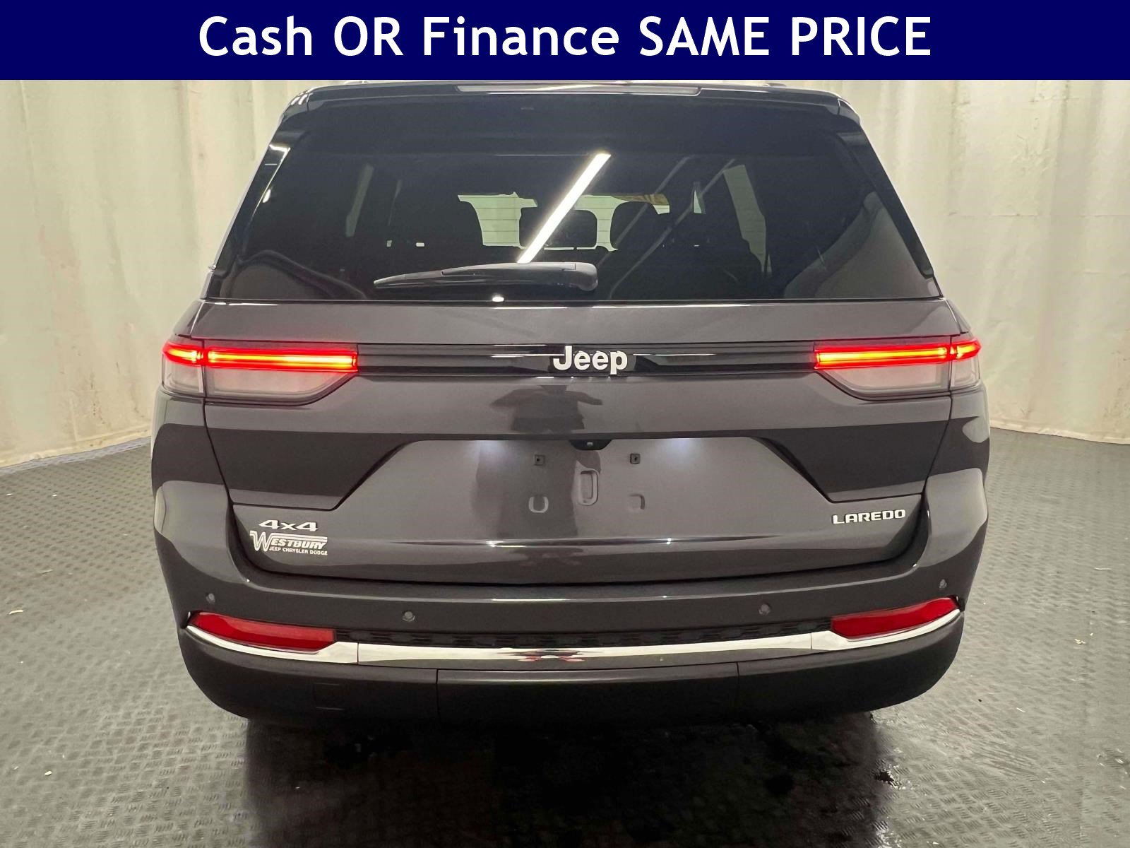 Used 2025 Jeep Grand Cherokee Laredo X w/ Luxury Tech Group I AWD/4WD image 7