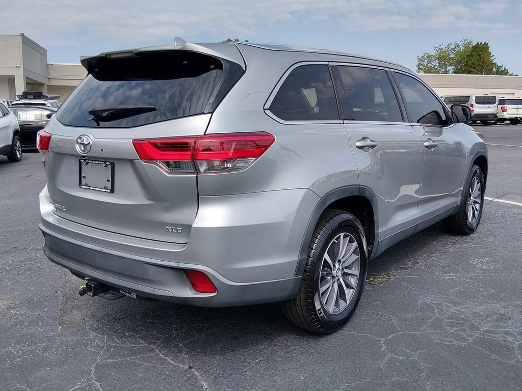Used 2019 Toyota Highlander XLE FWD image 4