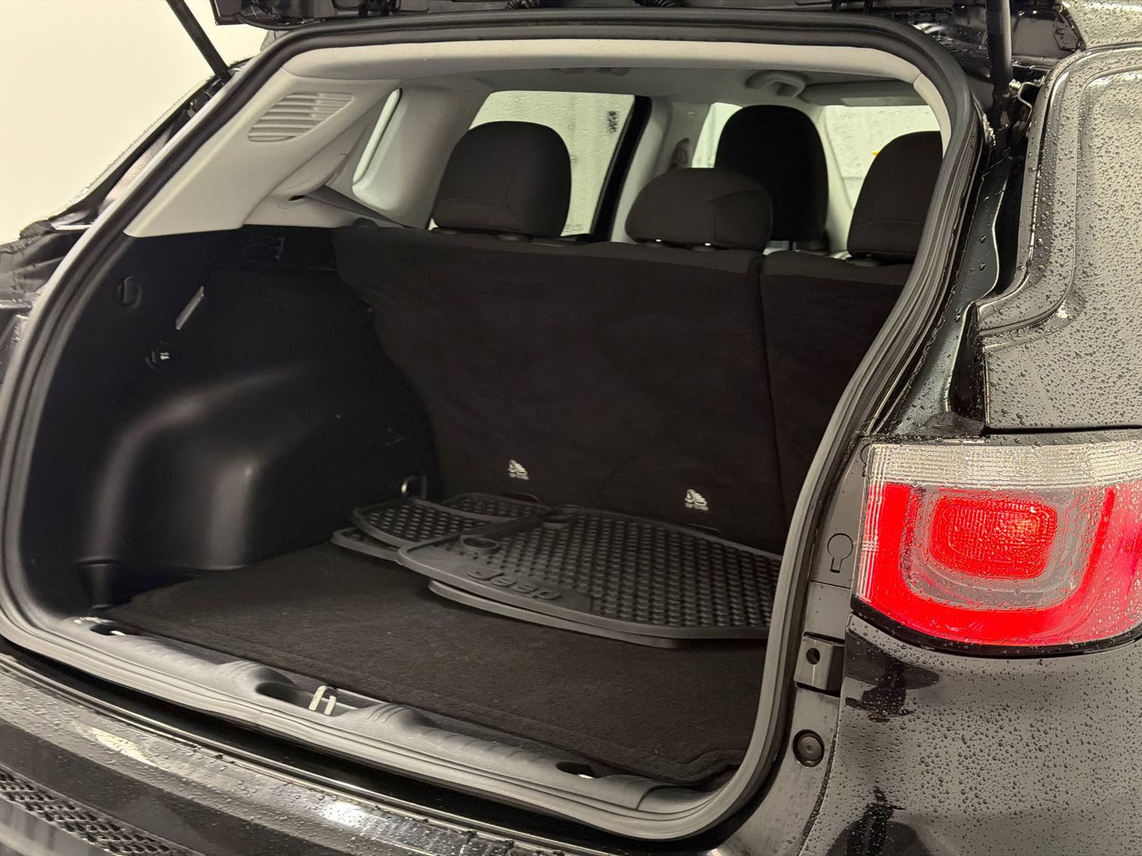 Used 2018 Jeep Compass Sport w/ Cold Weather Group image 7