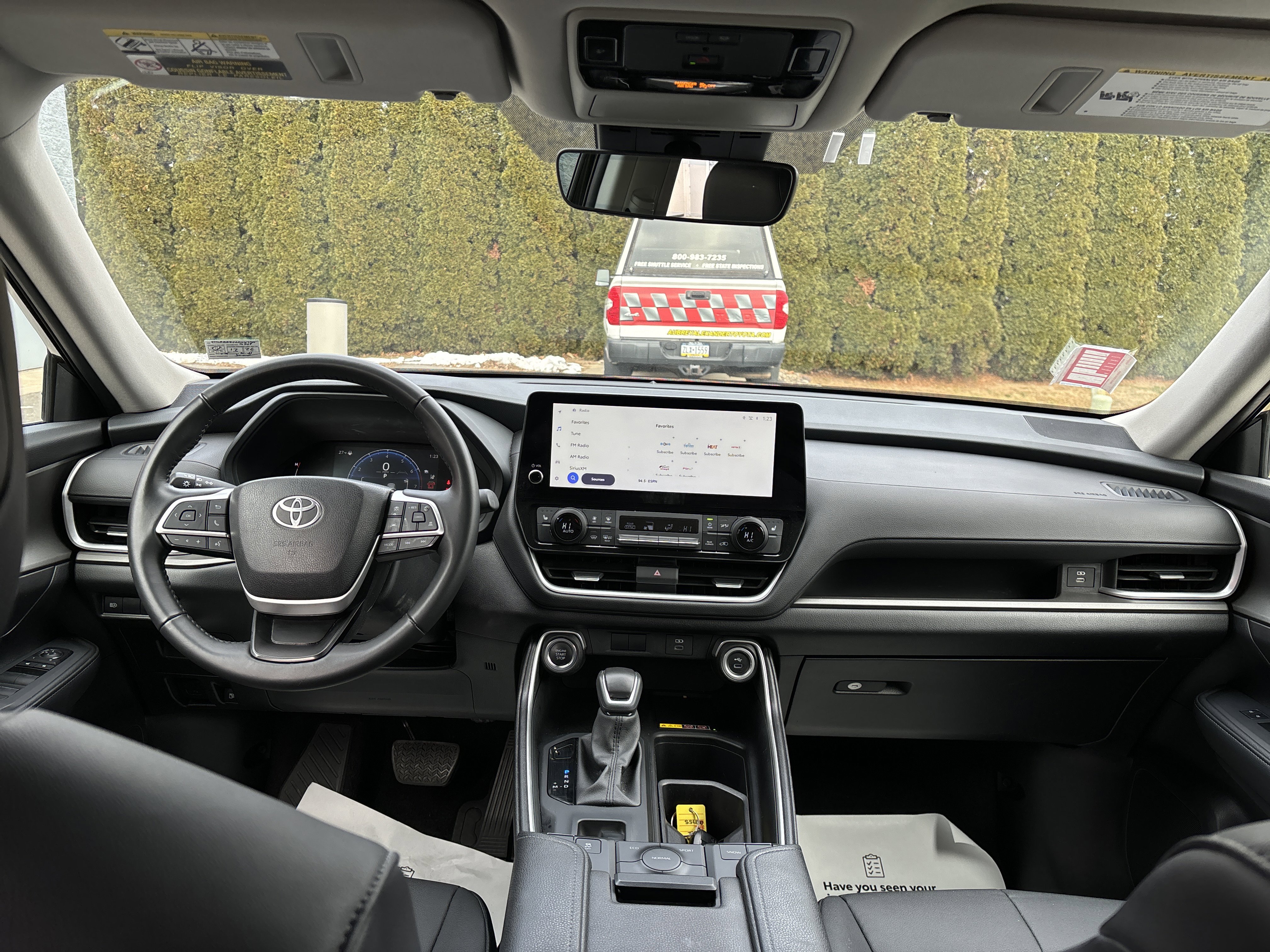 Used 2025 Toyota Grand Highlander AWD image 16