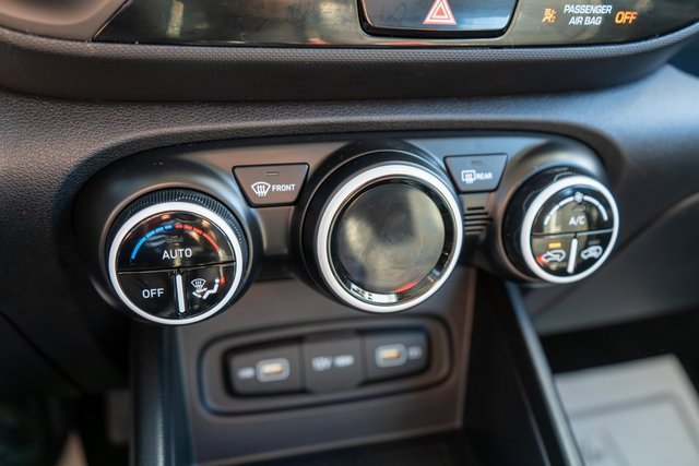 Used 2022 Hyundai Venue Limited image 27