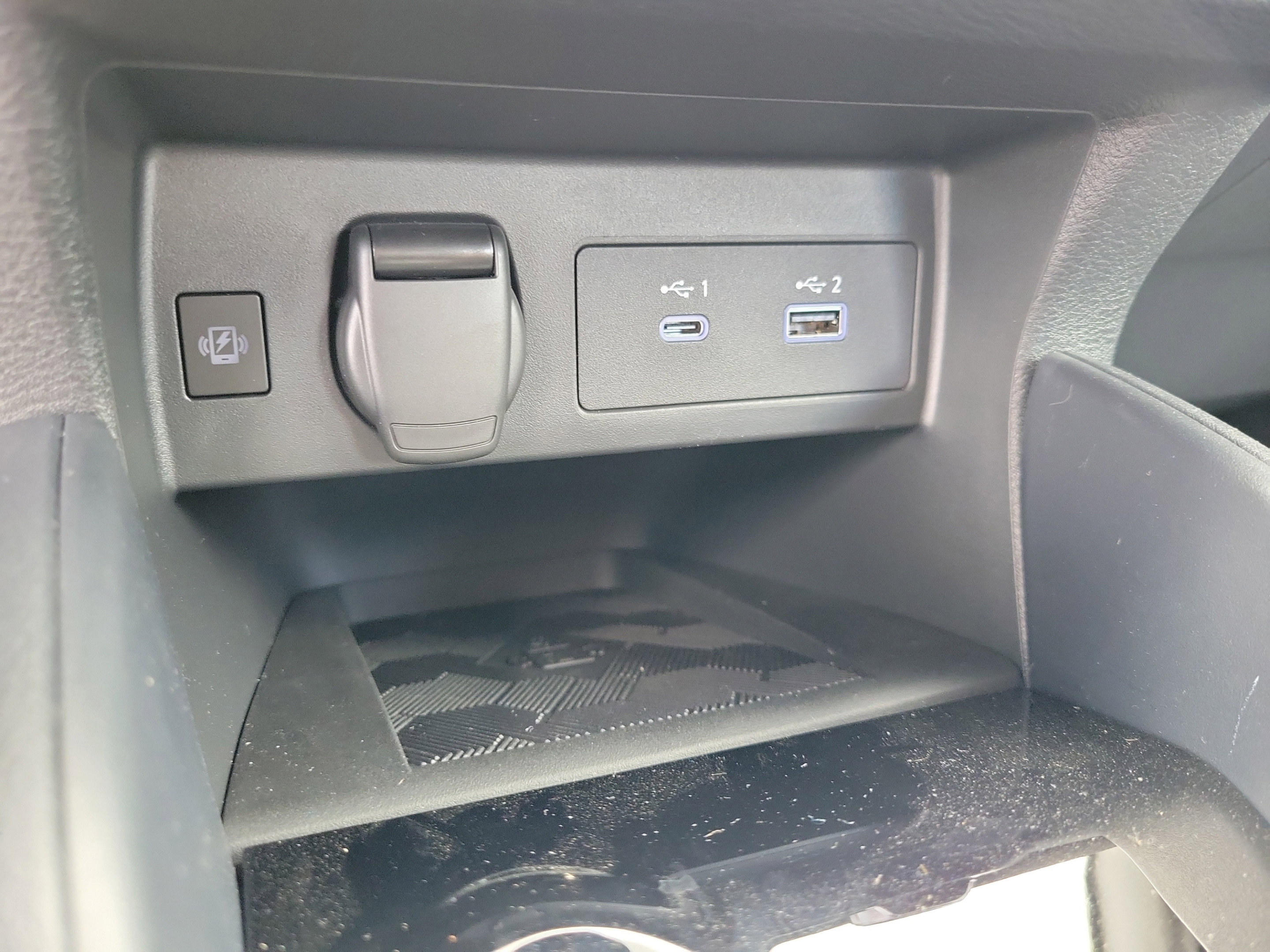 New 2025 Nissan Versa SR w/ Trunk Package FWD image 27