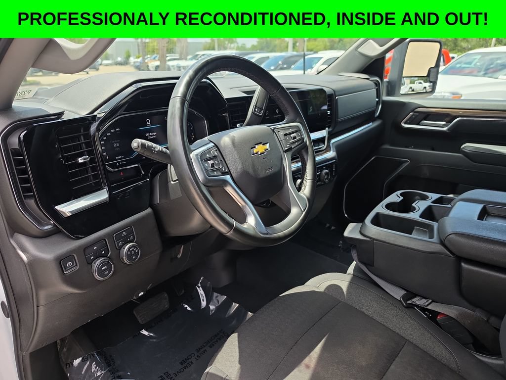 Used 2025 Chevrolet Silverado 2500 LT w/ Convenience Package AWD/4WD image 8