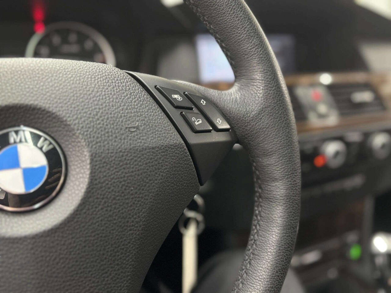 Used 2010 BMW 528i xDrive Sedan image 34