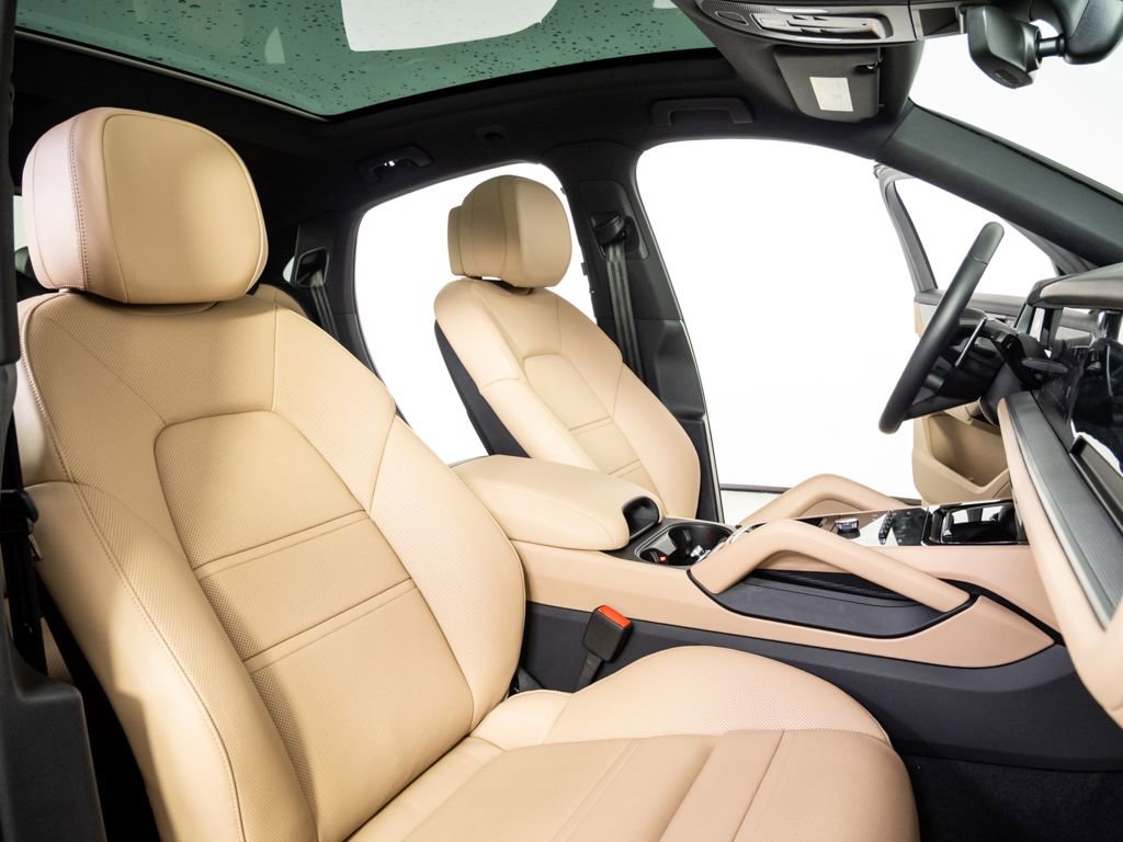 Certified 2024 Porsche Cayenne Base image 24