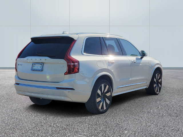 Used 2024 Volvo XC90 T8 Plus w/ Protection Package Premier AWD/4WD image 4