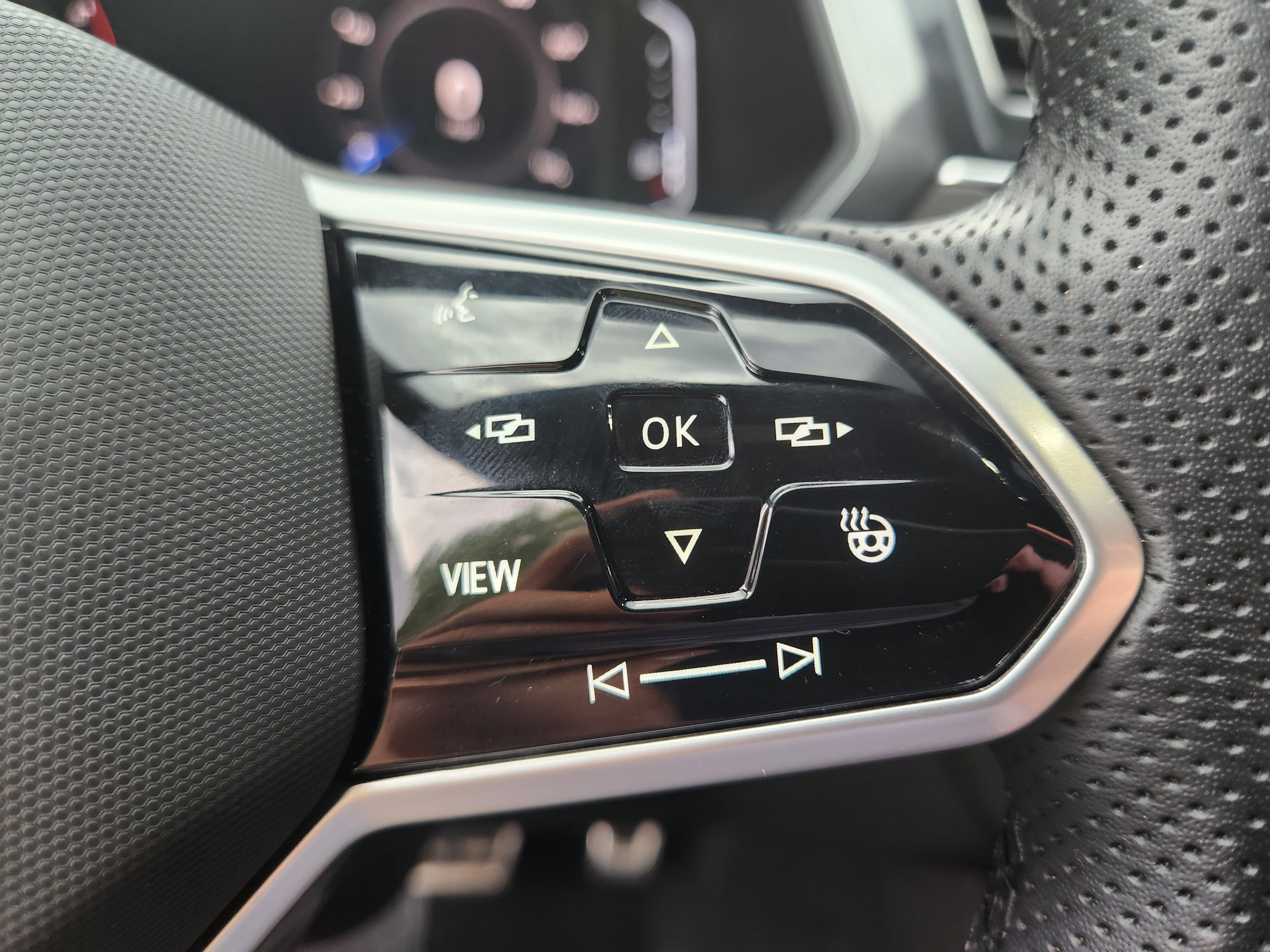 Certified 2022 Volkswagen Tiguan SEL R-Line image 15