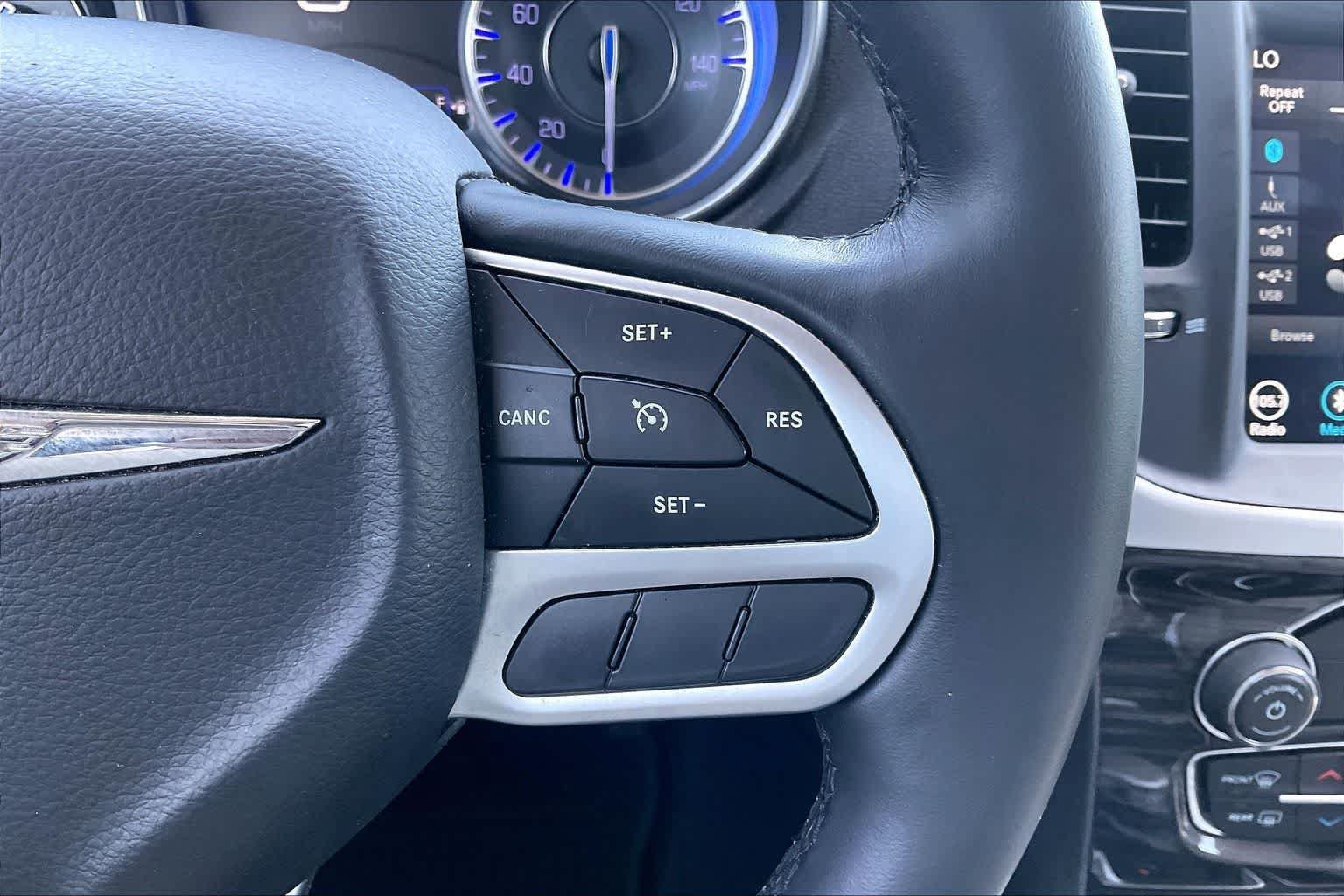 Used 2018 Chrysler 300 Touring w/ Chrome Appearance Package RWD image 23