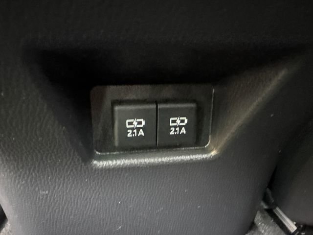 Used 2022 Toyota Venza LE image 20