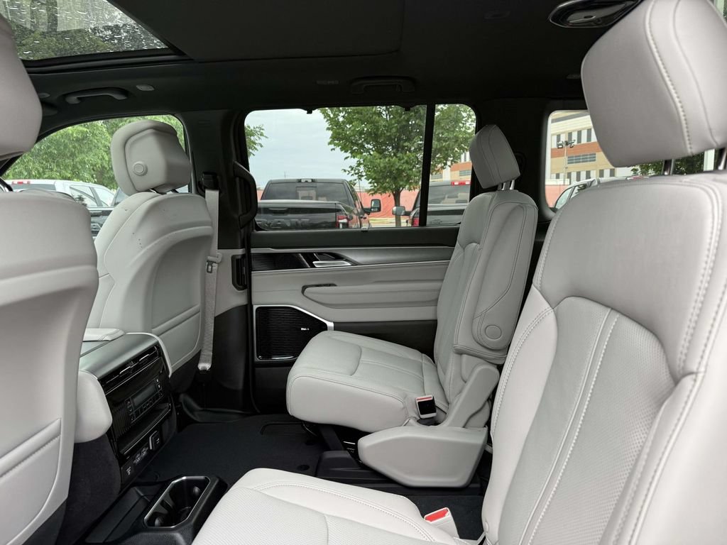 New 2026 Jeep Grand Wagoneer Limited AWD/4WD image 18