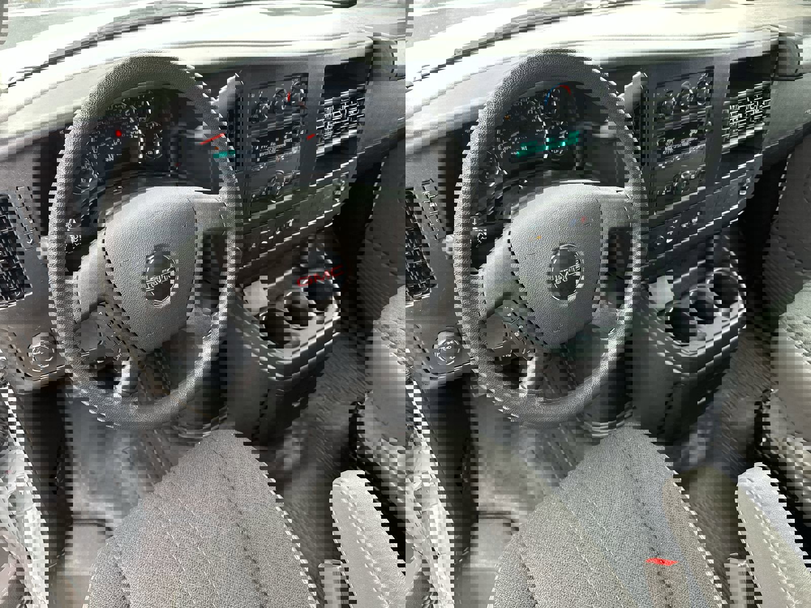 Certified 2024 GMC Savana 2500 w/ Driver Convenience Package image 18