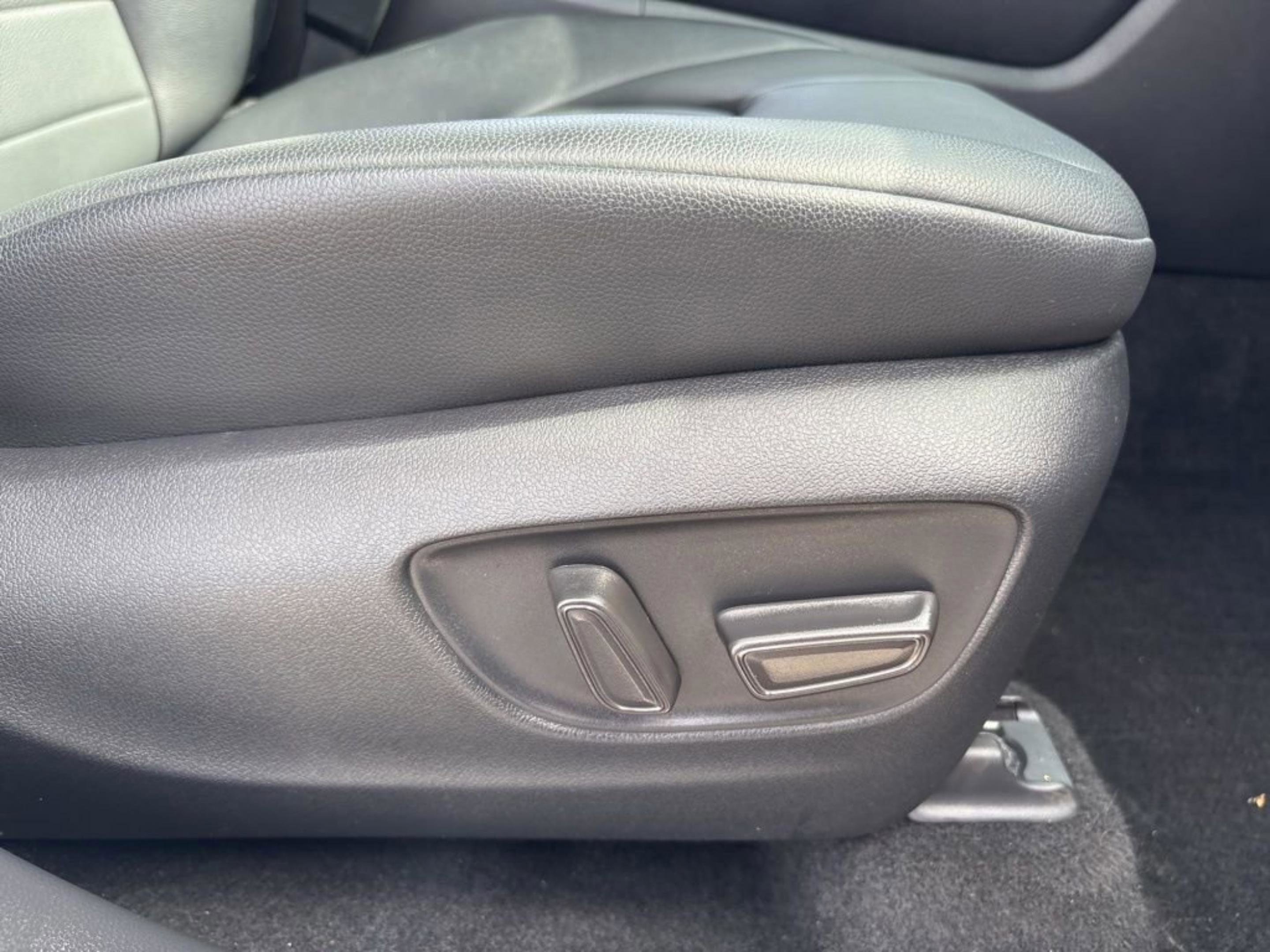 Certified 2024 Toyota Highlander XLE image 9