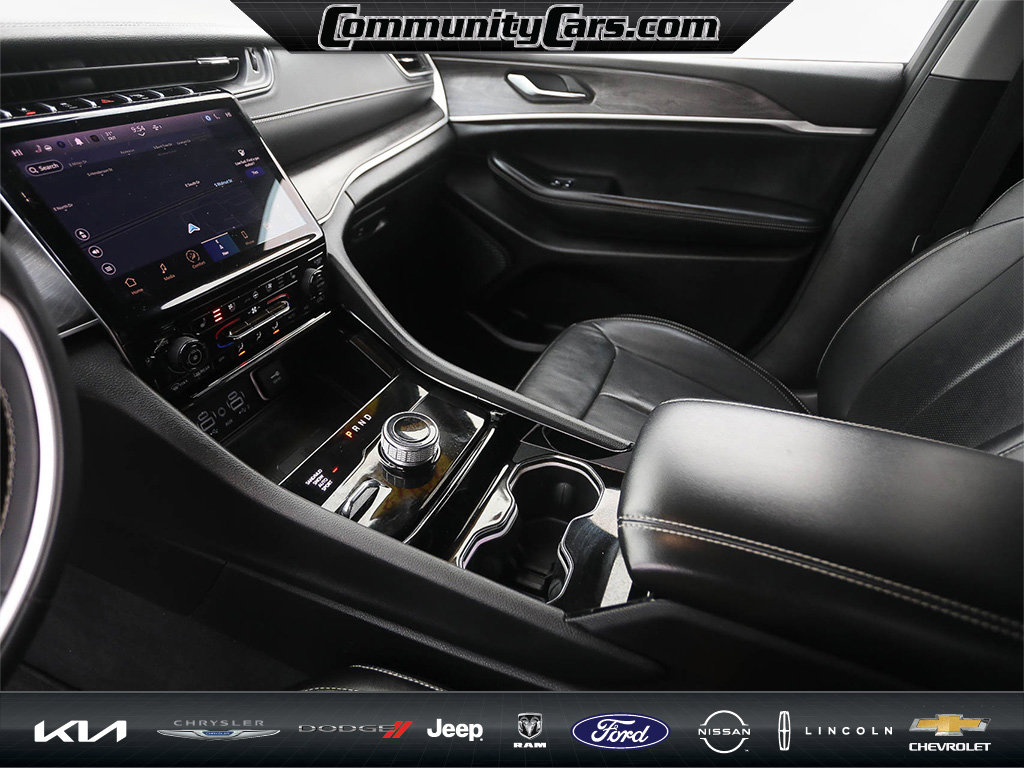 Used 2023 Jeep Grand Cherokee L Limited w/ Luxury Tech Group II image 21