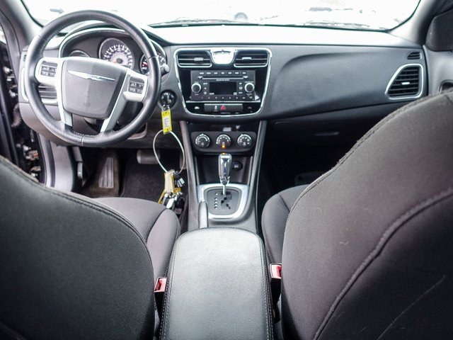 Used 2014 Chrysler 200 Touring image 4