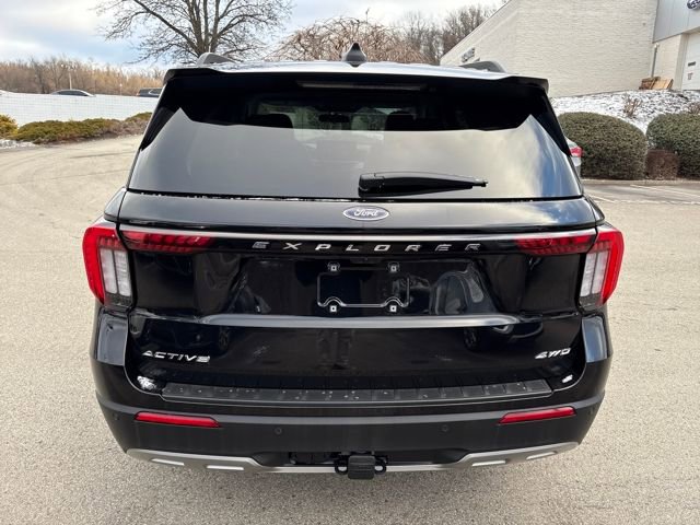 Used 2025 Ford Explorer Active w/ Active Comfort Package image 4