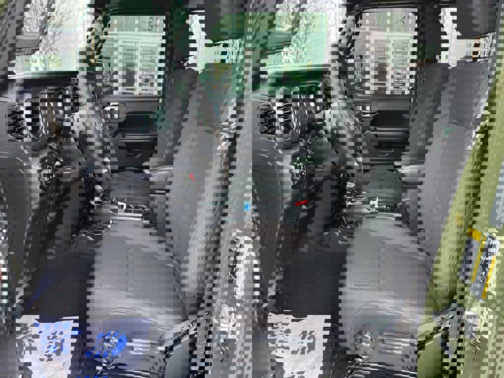 Used 2023 Jeep Gladiator Willys image 3