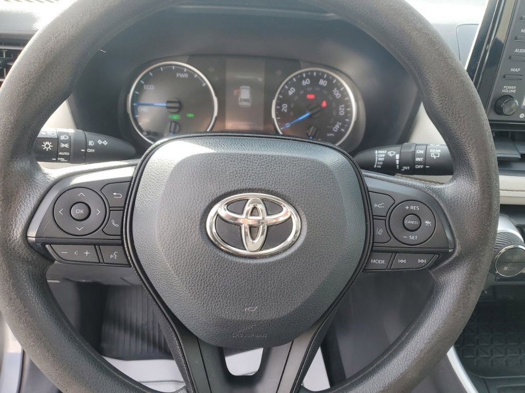 Used 2021 Toyota RAV4 XLE image 18
