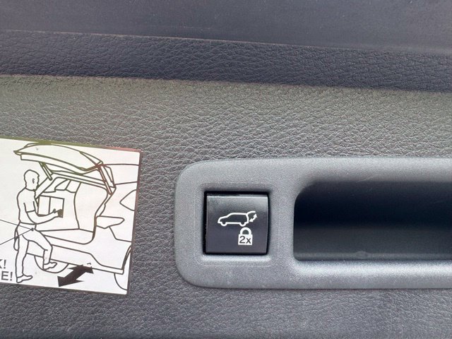 Used 2023 Toyota Sienna XSE w/ XSE Plus Package FWD image 14