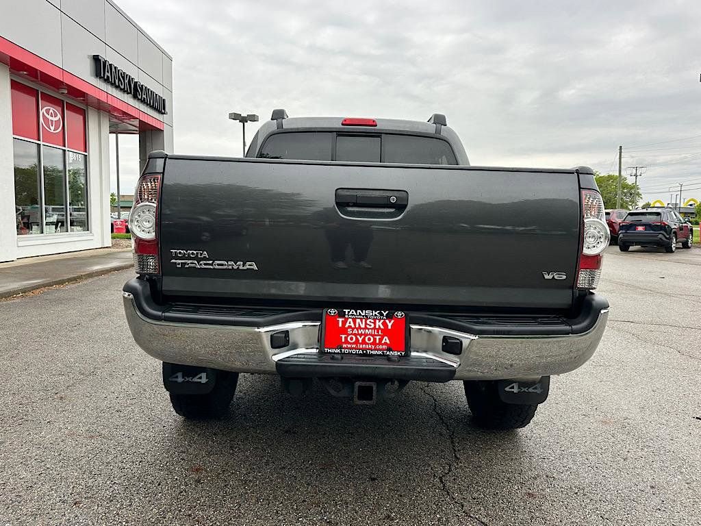 Used 2013 Toyota Tacoma 4x4 Double Cab w/ TRD Off-Road Pkg image 4
