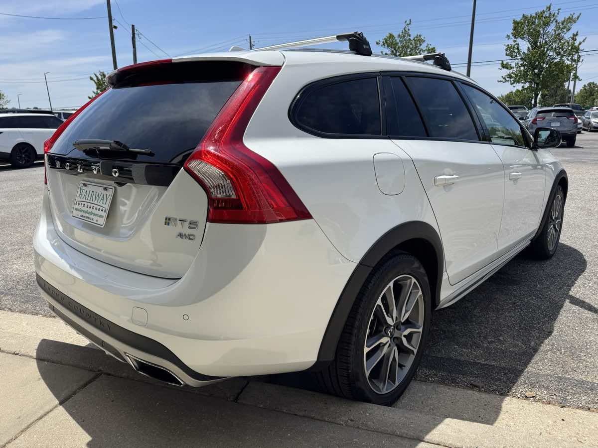 Used 2018 Volvo V60 T5 Cross Country AWD/4WD image 40