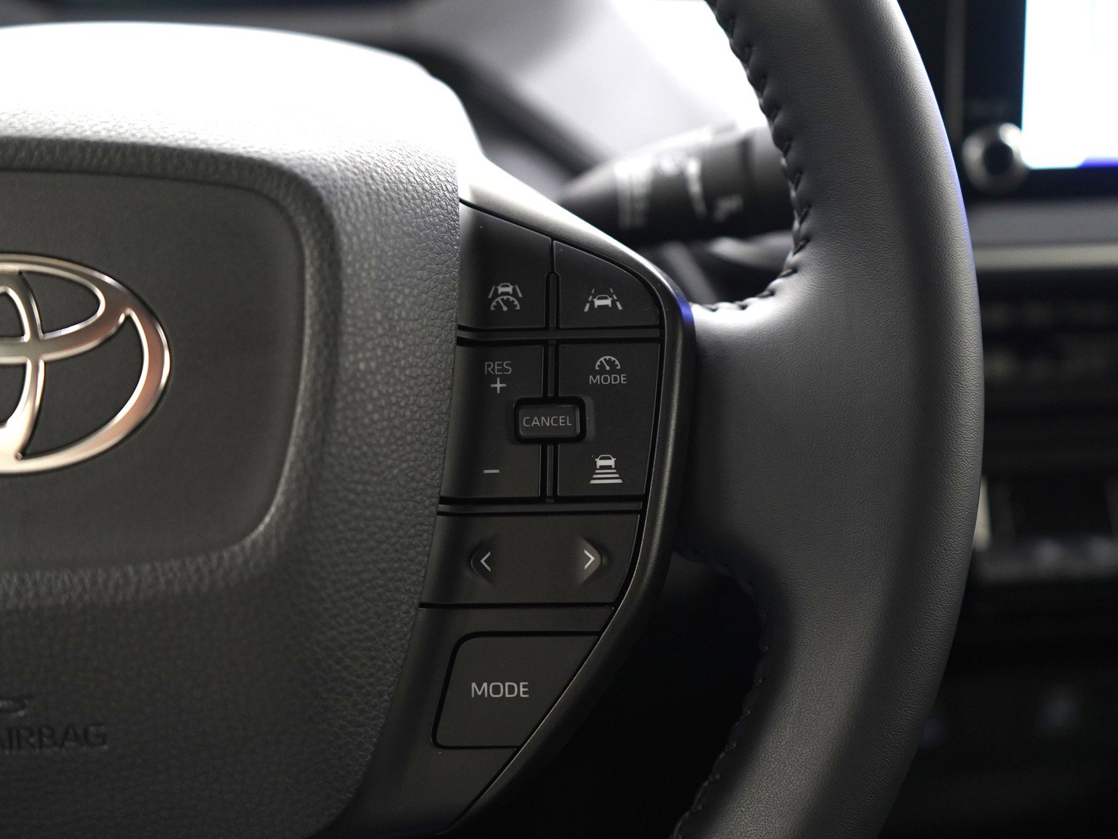 Used 2025 Toyota Prius LE image 27