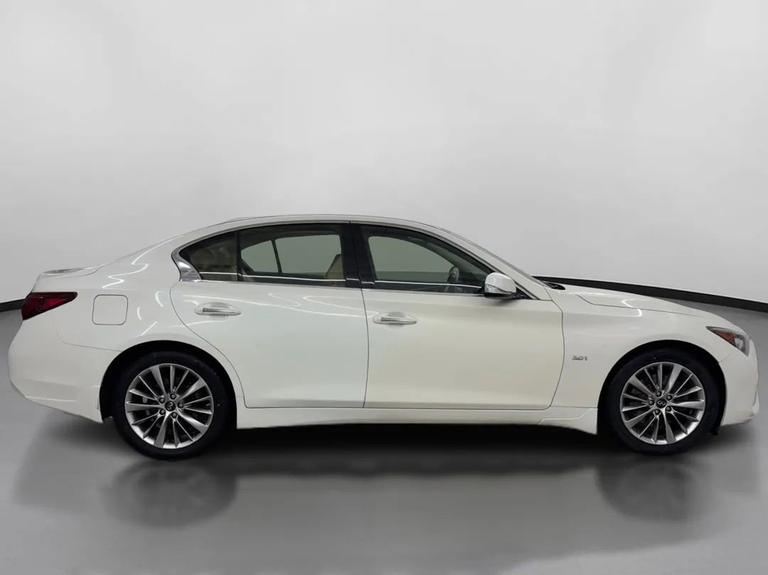 Used 2018 INFINITI Q50 Luxe w/ Essential Package (3.0T Luxe) AWD/4WD image 11