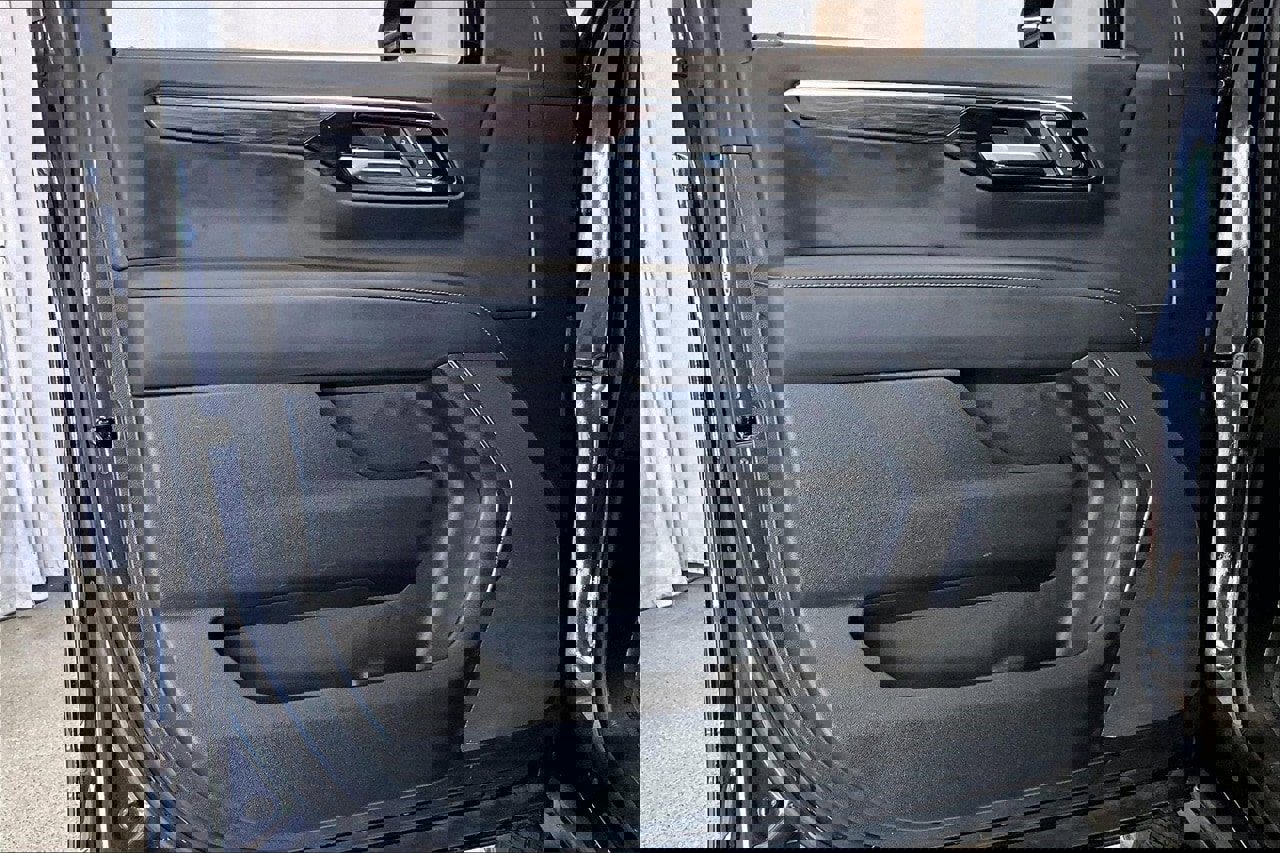 Used 2025 Chevrolet Tahoe LT image 25