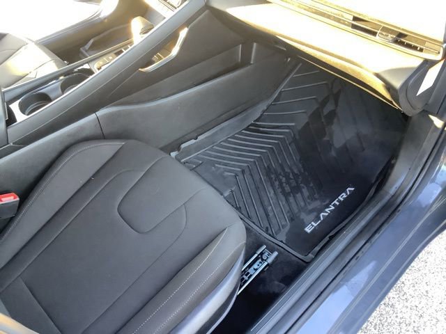 Certified 2025 Hyundai Elantra SEL image 19