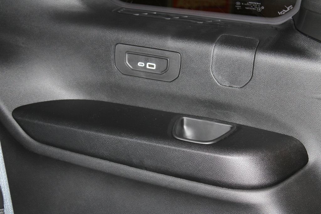 New 2025 Jeep Grand Cherokee L Limited w/ Black Appearance Package image 30