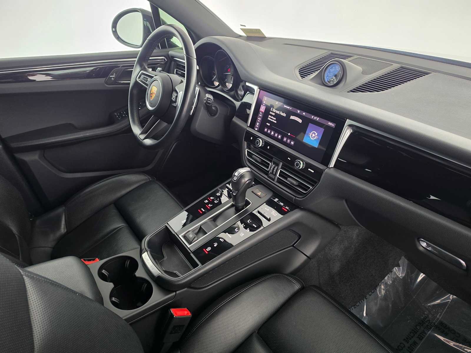 Used 2024 Porsche Macan AWD/4WD image 11
