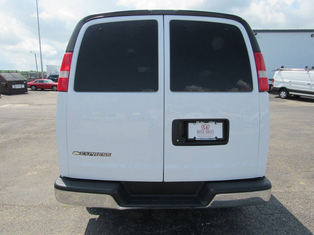 Used 2020 Chevrolet Express 2500 LT w/ LT Preferred Equipment Group RWD image 4