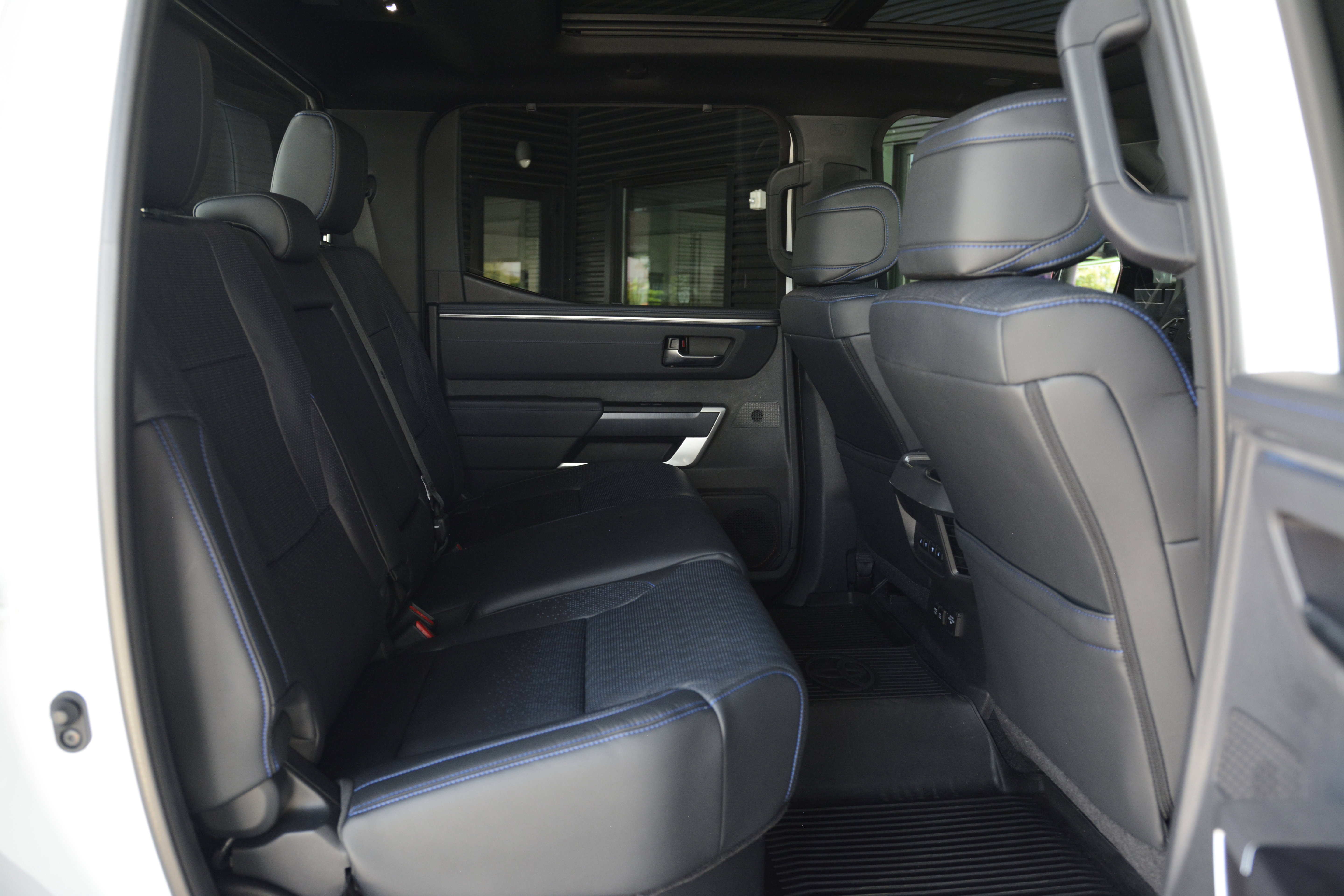 Used 2023 Toyota Tundra Platinum AWD/4WD image 36