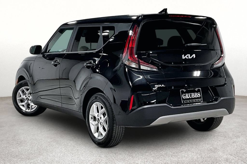 Used 2025 Kia Soul LX w/ LX Technology Package FWD image 15