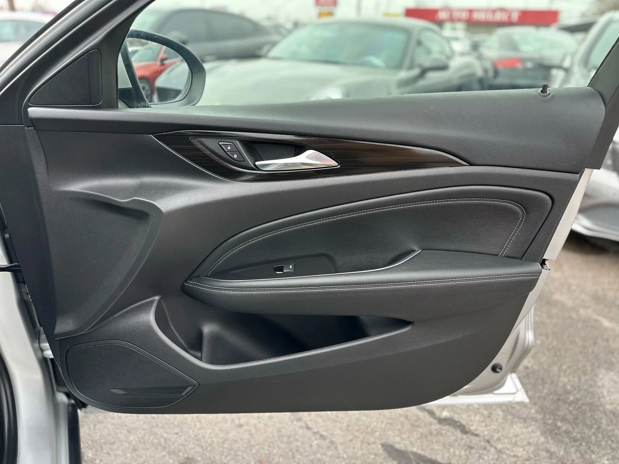Used 2018 Buick Regal Essence image 23