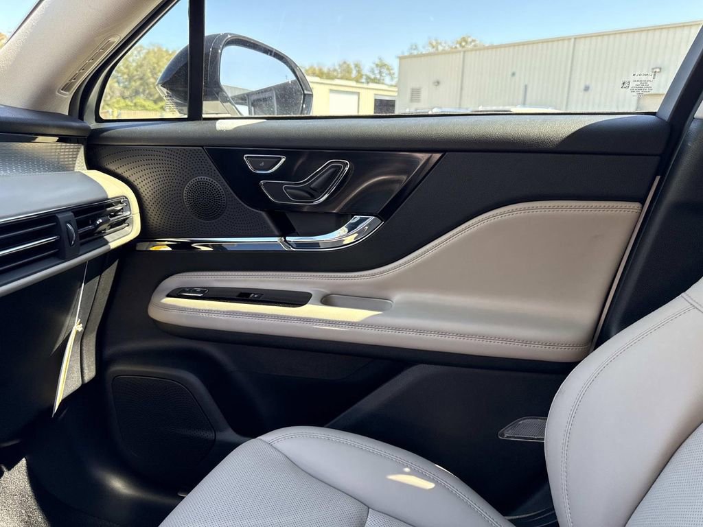 New 2026 Lincoln Corsair Premiere image 22