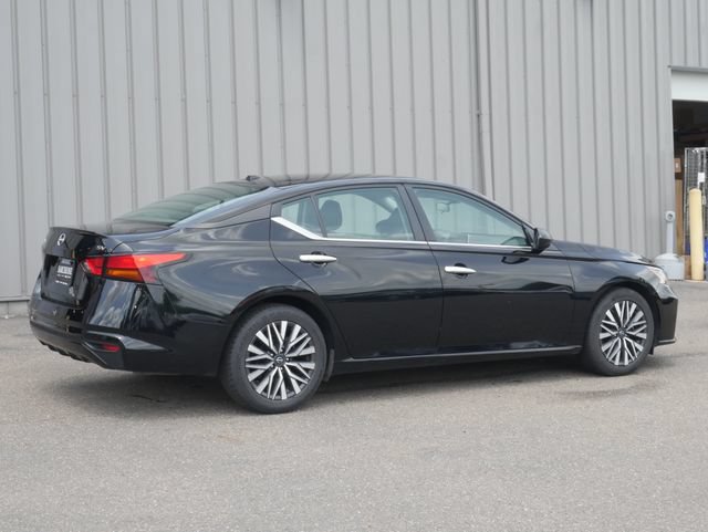 Used 2024 Nissan Altima 2.5 SV FWD image 9