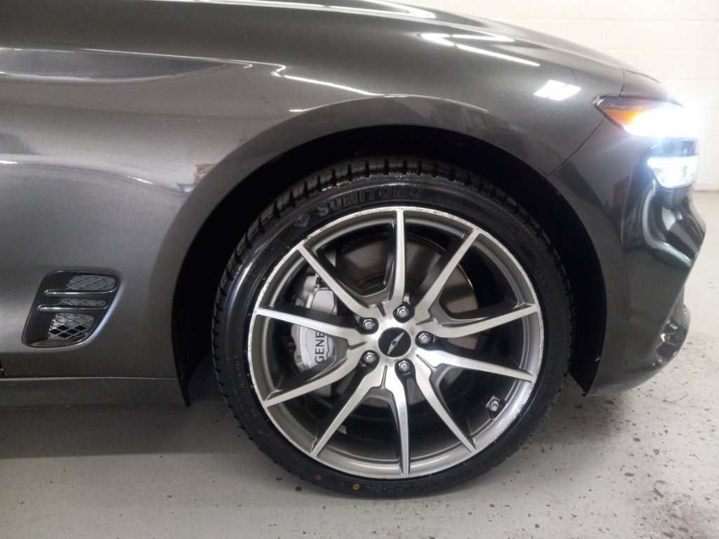 Used 2024 Genesis G70 2.5T image 3