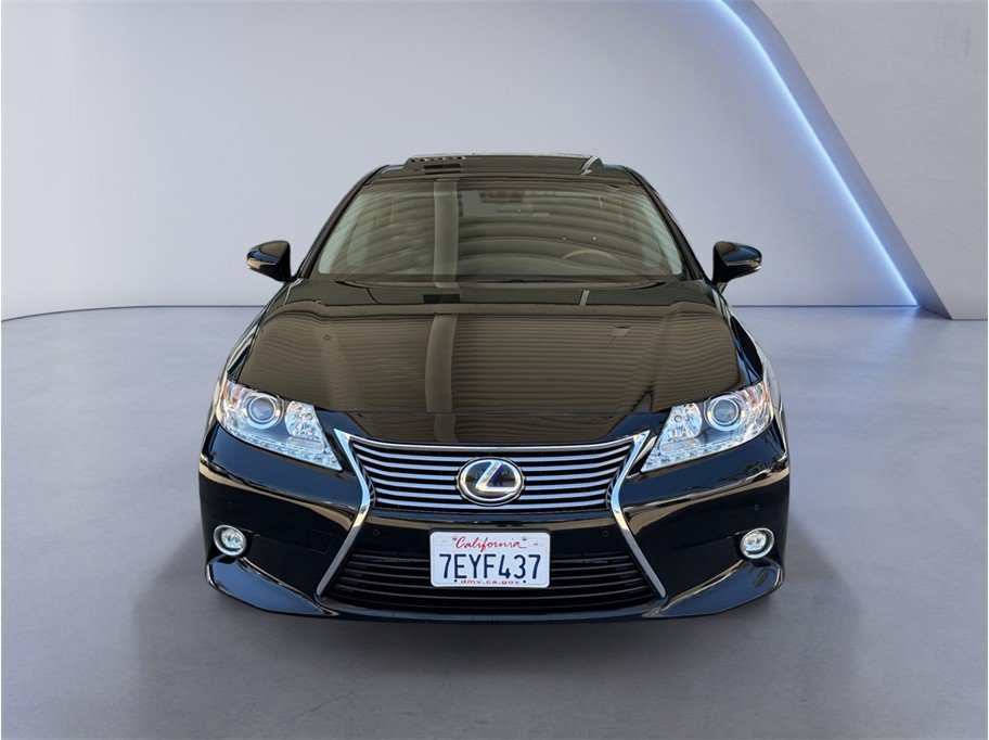 Used 2014 Lexus ES 300h w/ Luxury Package w/Bamboo Trim FWD image 2