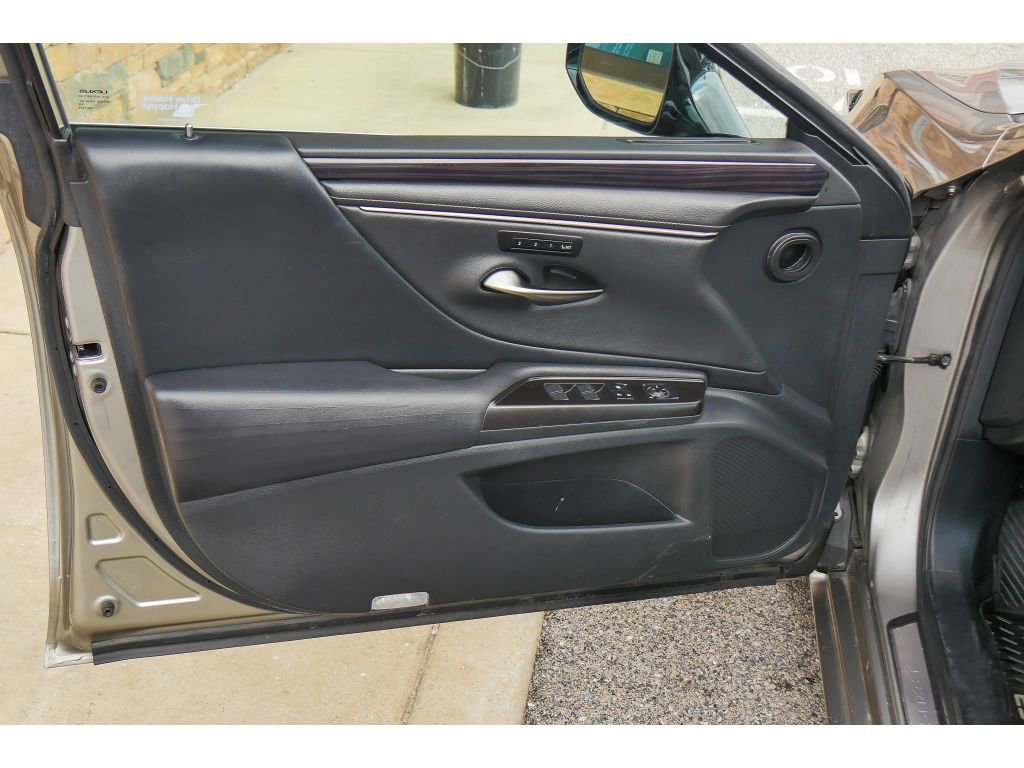 Used 2019 Lexus ES 350 image 9