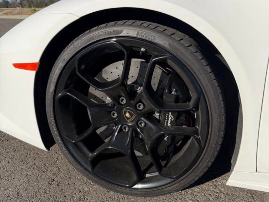 Used 2016 Lamborghini Huracan LP 610-4 AWD/4WD image 9